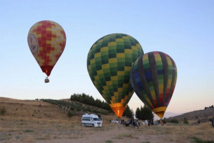 Pamukkale'de 162 gün sonra ilk balon uçtu
