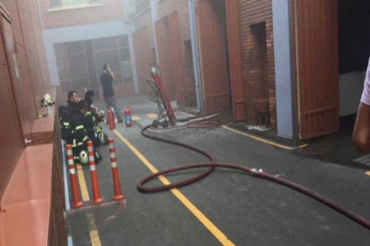 Fabrikada yangın paniği: 10 işçi dumandan etkilendi