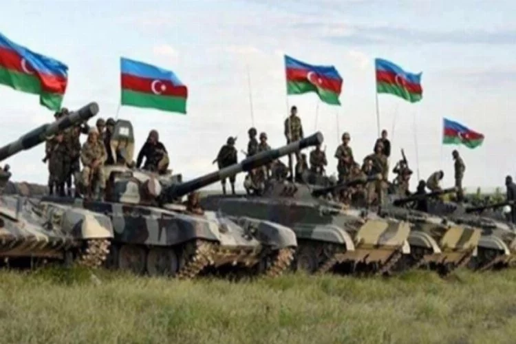 Azerbaycan askerleri Ermeni komutanı esir aldı