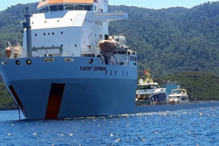 Milyon dolarlık yatlar, Marmaris'e kargo gemisiyle geldi