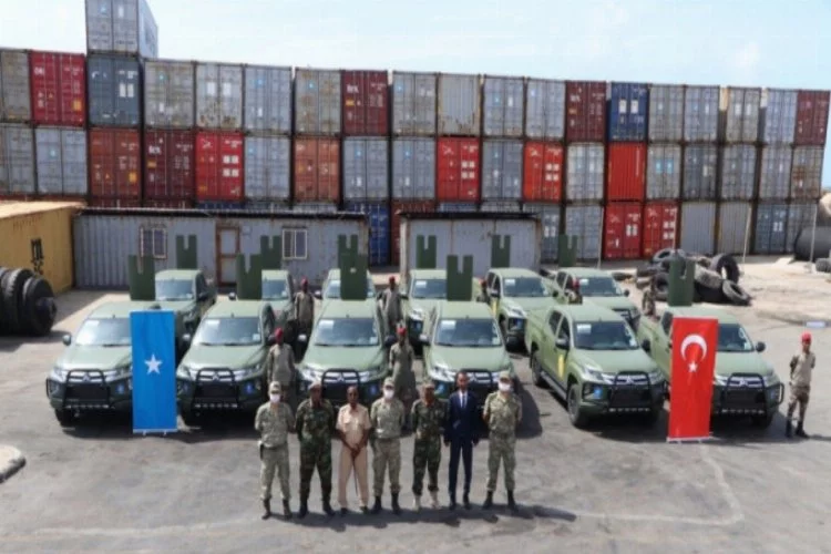 MSB: Somali'ye 12 arazi aracı teslim edildi