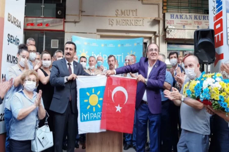 İYİ Parti Bursa İl Başkanı Türkoğlu görevi teslim aldı