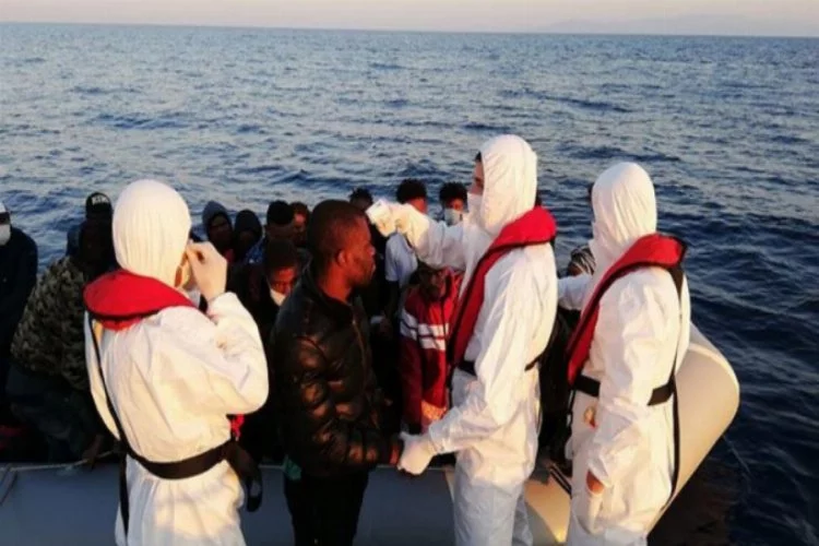Yunanistan'ın Türk karasularına ittiği 68 kaçak göçmen kurtarıldı