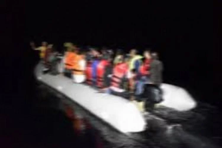 80 düzensiz göçmeni taşıyan bot battı