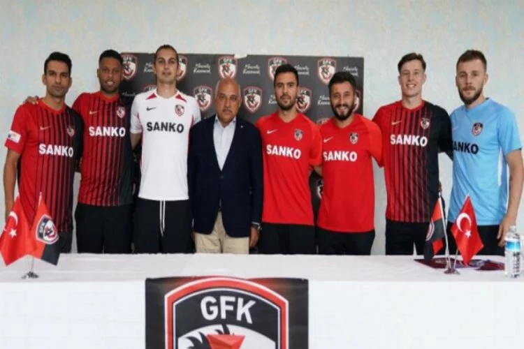 Gaziantep FK'dan yeni transferlere imza töreni!