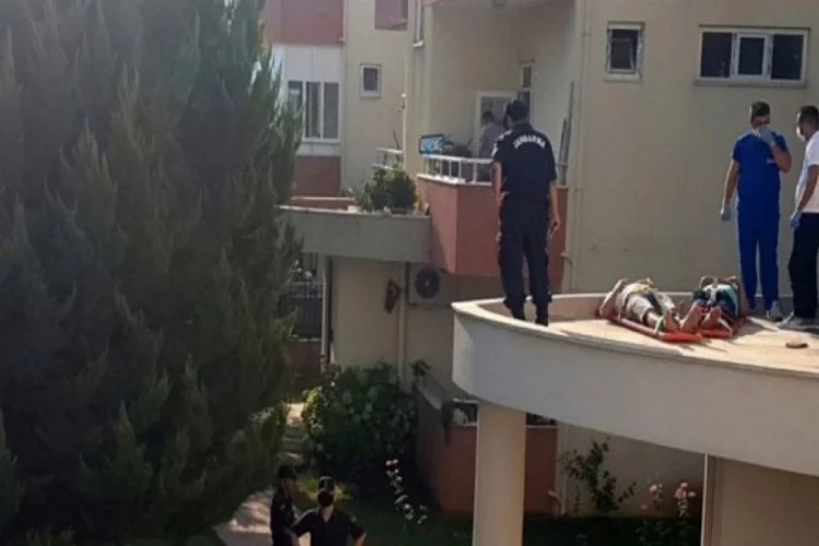 Evlerine balkondan girmek isterken beton zemine düşen 2 kişi yaralandı