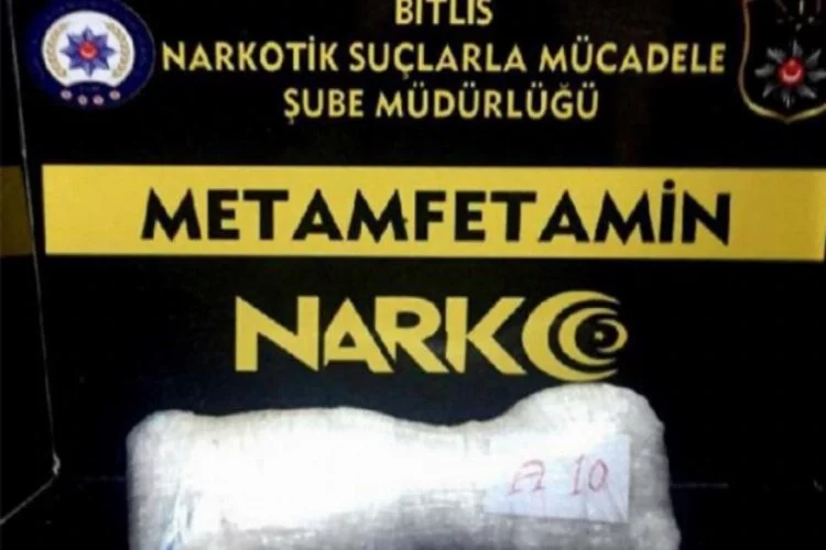 Bitlis'te şüpheli araçta 1 kilo metamfetamin ele geçirildi