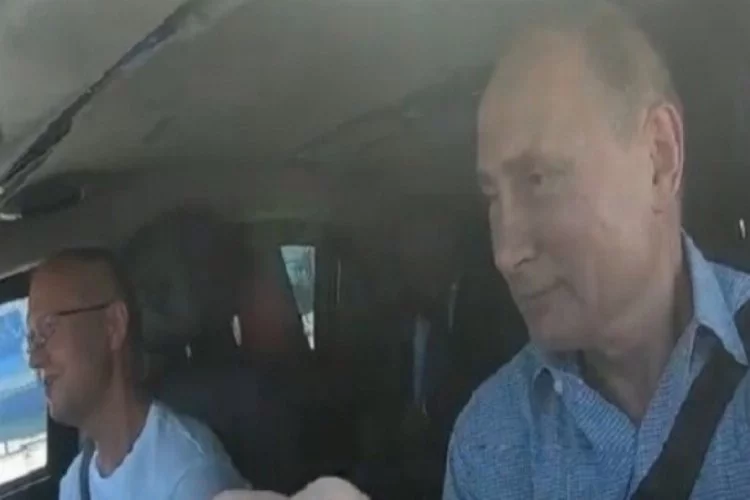 Putin, makam aracının direksiyonuna geçti