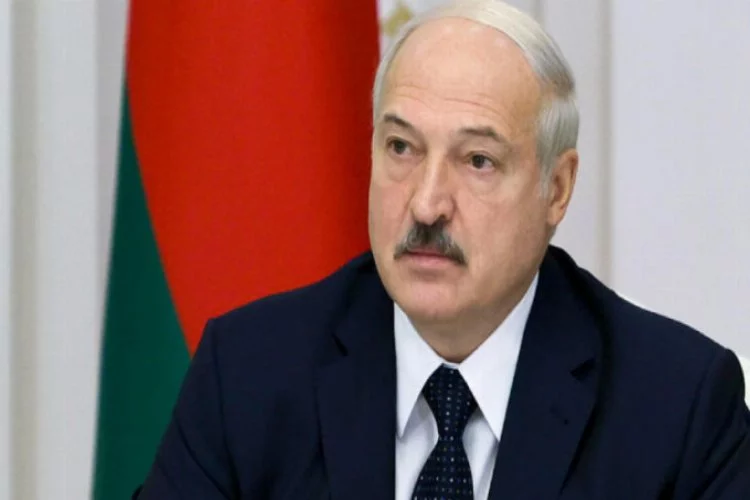 Lukaşenko'dan komşularına yanıt: Yaptırım neymiş onlara göstereceğiz