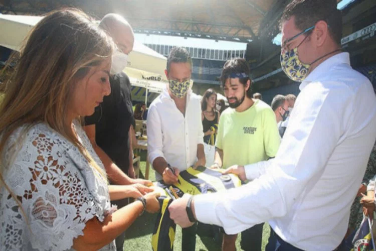 Fenerbahçe Kulübü Başkanı Ali Koç, taraftarlarla kahvaltıda buluştu
