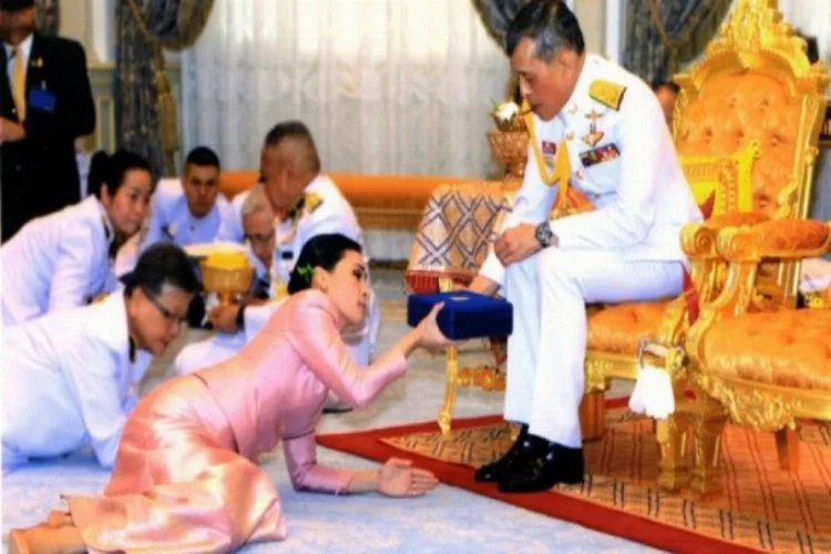Tayland Kralı Maha, hapisteki sevgilisini affetti