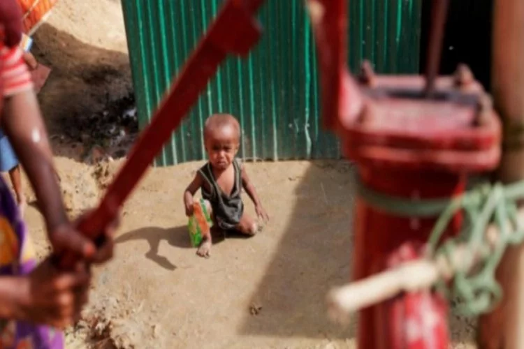 Bursa İnegöllü hayırseverler Bangladeş'te su kuyusu açtırdı