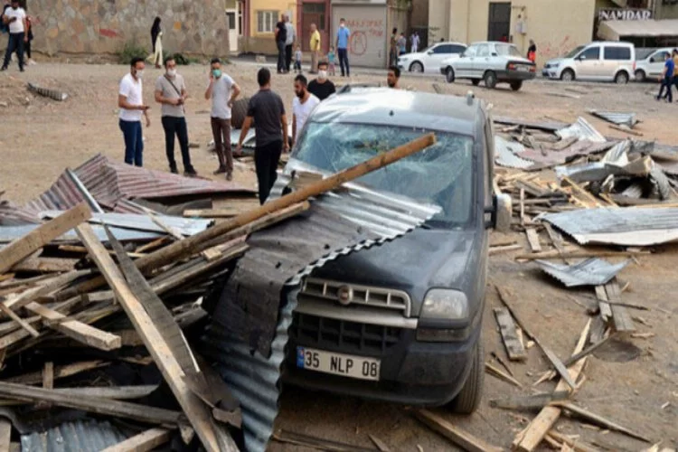 Muş'ta kuvvetli fırtına zarara neden oldu