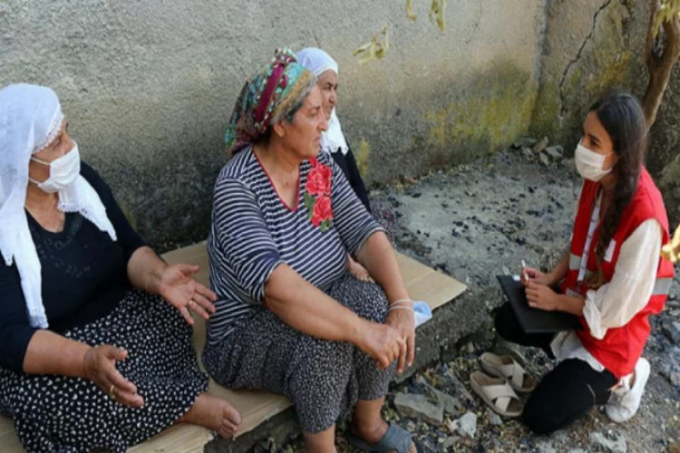 Adana'da yangın mağduru kadın: Biz kaçtık, alevler arkamızdan geldi