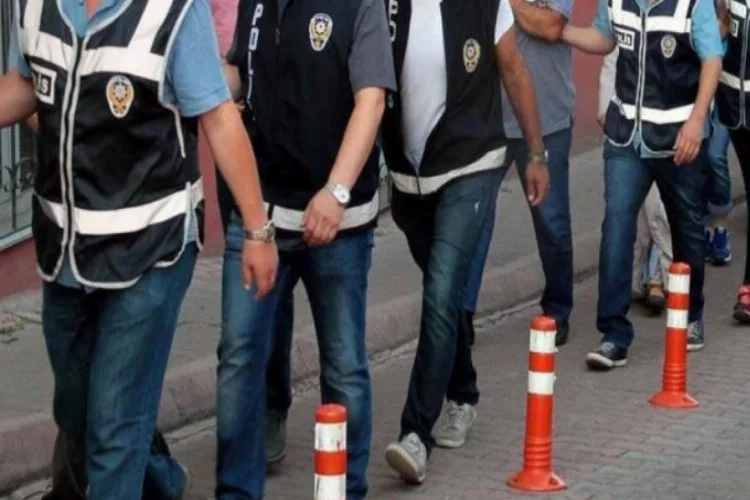 İzmir merkezli FETÖ operasyonunda 8 şüpheli tutuklandı