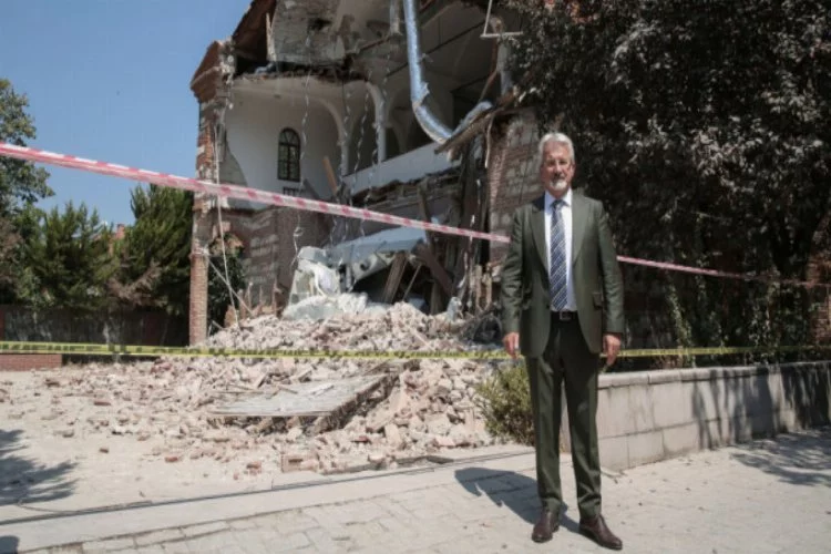 Bursa'da tarihi yapı bakımsızlıktan yıkıldı!