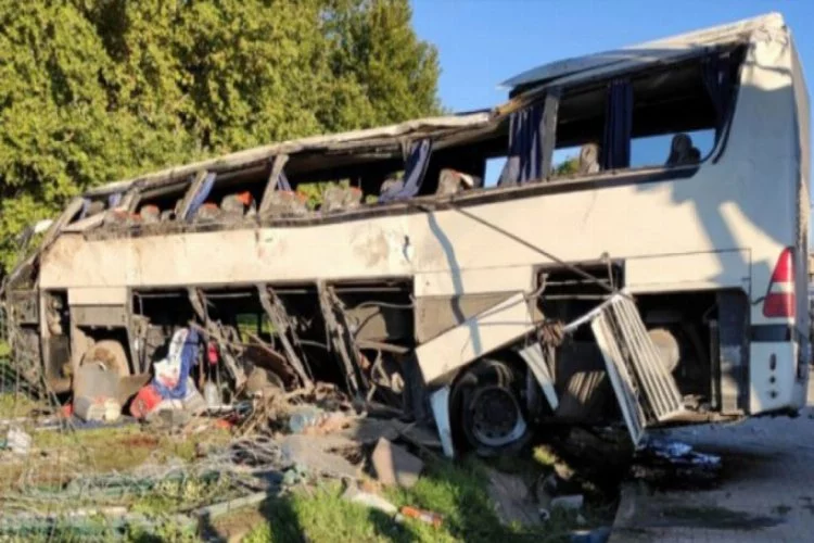 Yolcu otobüsü devrildi! 11 kişi öldü, 38 kişi yaralandı