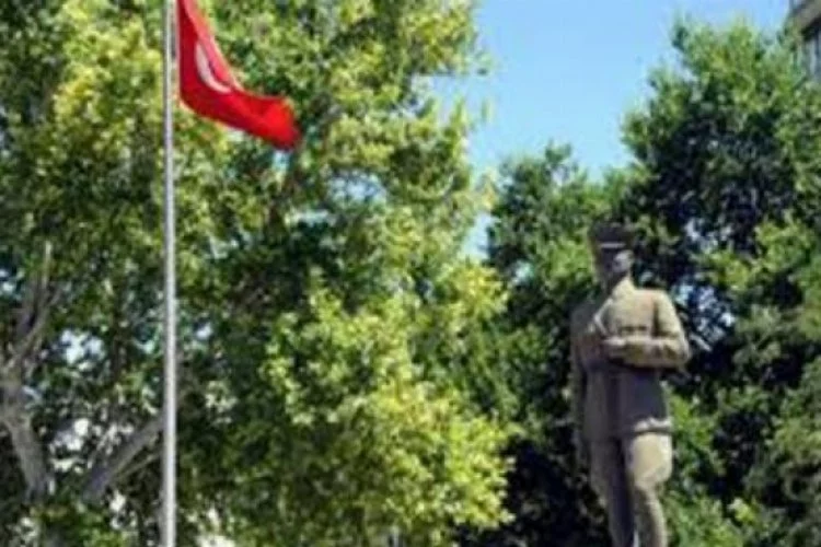 Atatürk Anıtı'nı ateşe verecekti