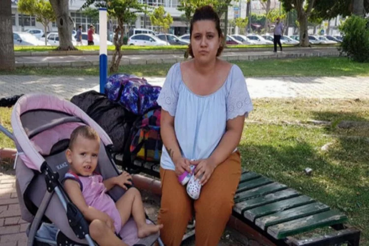 Eşi terk edince 1 yaşındaki kızıyla parklarda yaşamaya başladı