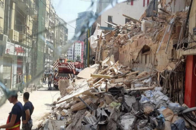 Beyrut'ta enkaz altındaki kişiyi kurtarma çalışmaları yeniden başladı