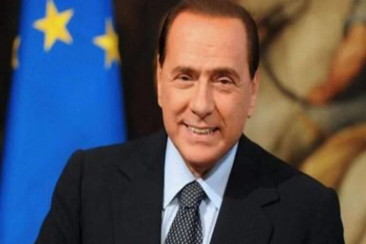 Berlusconi'nin kız arkadaşı ve çocuklarının koronavirüs testi de pozitif çıktı