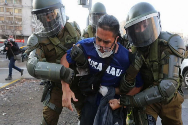 Şili'de protesto gösterisinde 20 kişiye gözaltı!