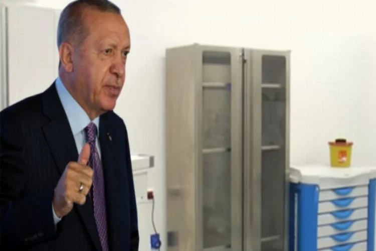 Erdoğan, hastane açılışında kameramanlara takıldı