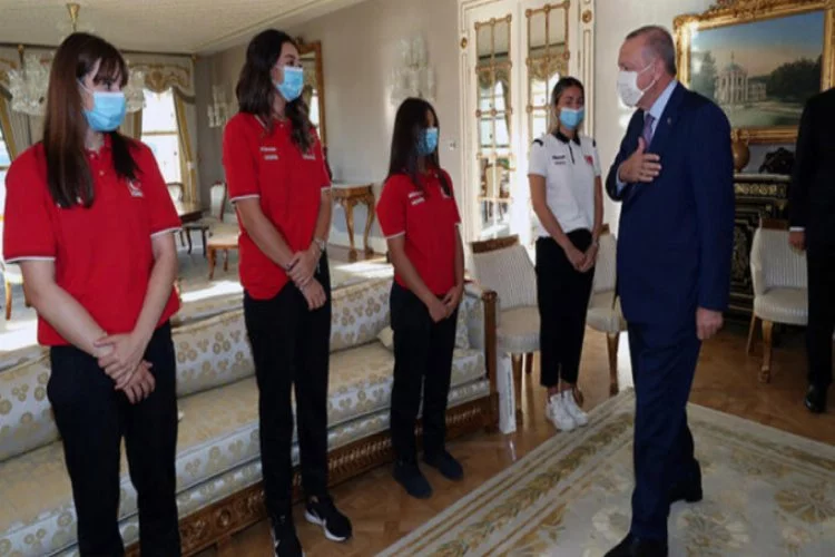 Erdoğan, Avrupa Şampiyonu U19 Kız Voleybol Takımı'nı kabul etti