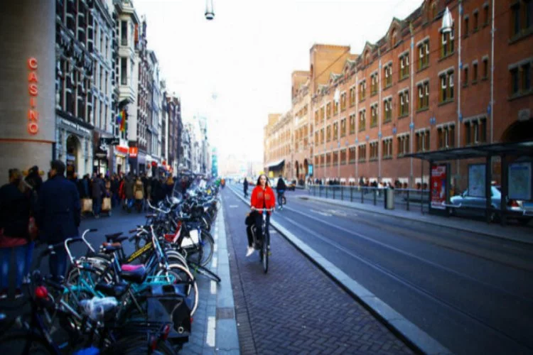 Hollanda'da geçen yıl sokağa işeyen 17 bin kişi 2,4 milyon euro ceza ödedi
