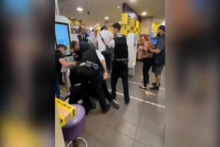 Polis restoran kavgasını şok tabancasıyla ayırdı