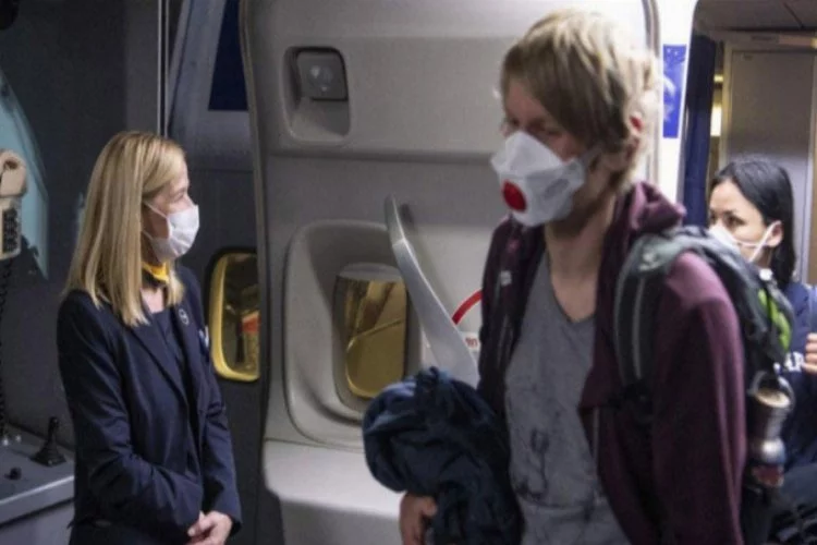 Maske krizi çıkaran İngiliz yolcu uçağa acil iniş yaptırdı