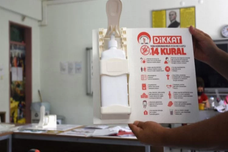 Bursa'da meslek lisesinde 100'ü aşkın kurum için Kovid-19 bilgilendirme materyali üretildi