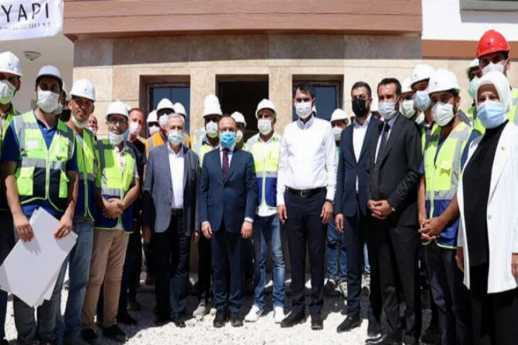 Bakan Kurum, Elazığ'da depremzede konutlarında incelemede bulundu