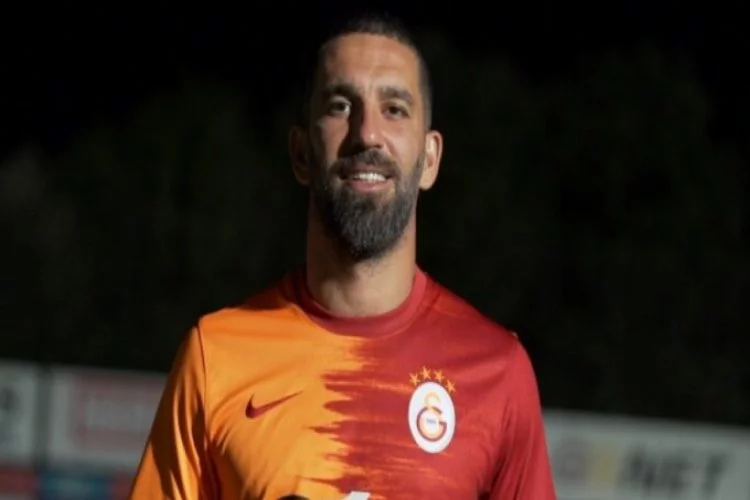 Arda Turan'a 3 bin 403 gün sonra Galatasaray forması
