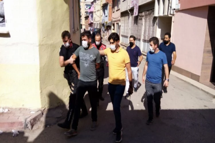 Bursa'da kuyumcu soyguncuları kovalamacayla yakalandı