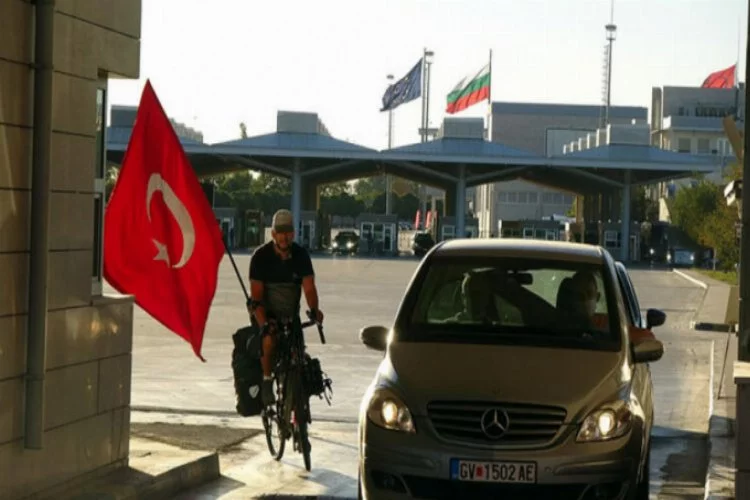 Almanya'dan Türkiye'ye 42 gün pedal çevirdi