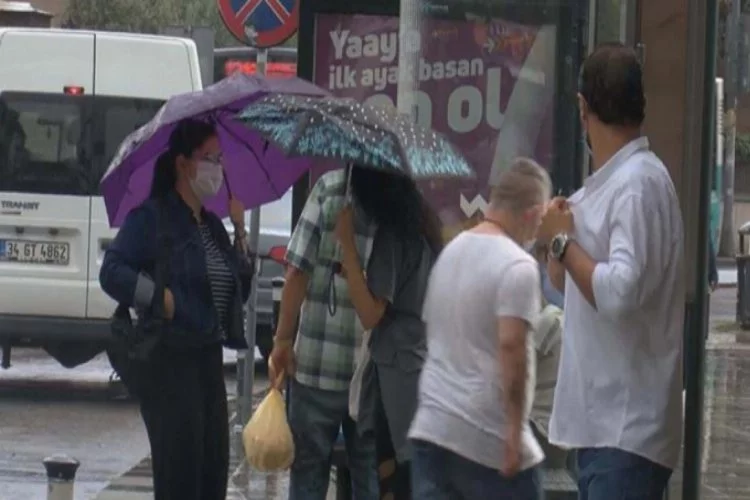 İstanbul'da beklenen yağış etkisini gösterdi