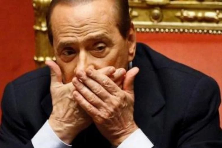 Berlusconi bu haberle yıkıldı