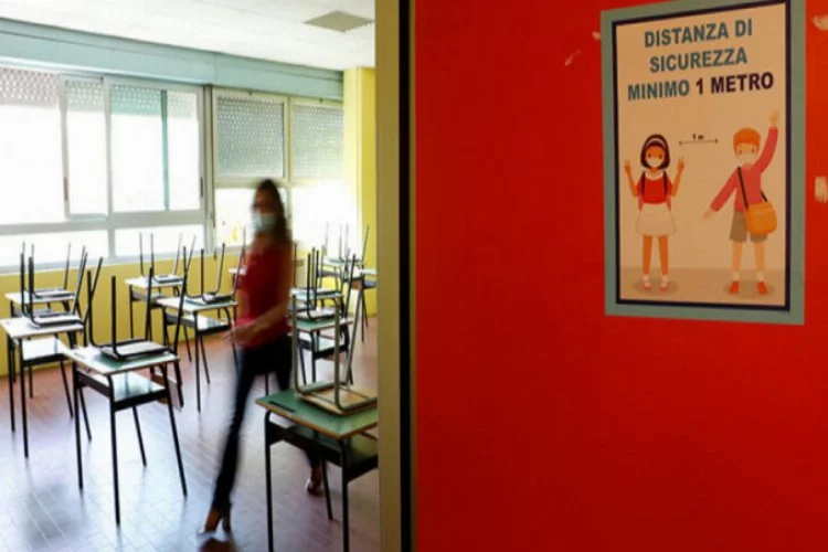 İtalya'da okullar korona gölgesinde açılıyor