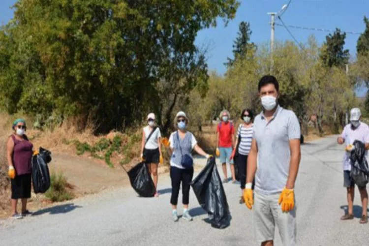 Muğla Datça'da cadde ve sokakları gönüllüler temizledi