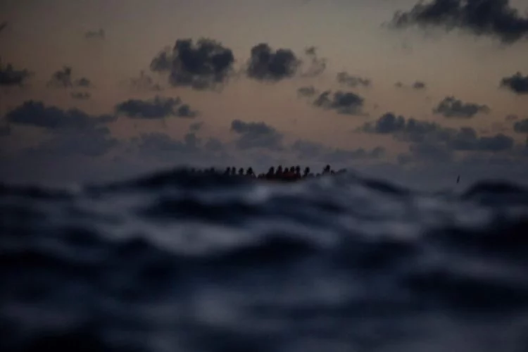 "Yunanistan, eşyalarına el koyduğu göçmenleri denize geri itiyor"