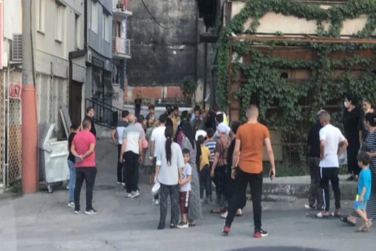 Bursa'da kavgada sosyal mesafe ve maske yine hiçe sayıldı!