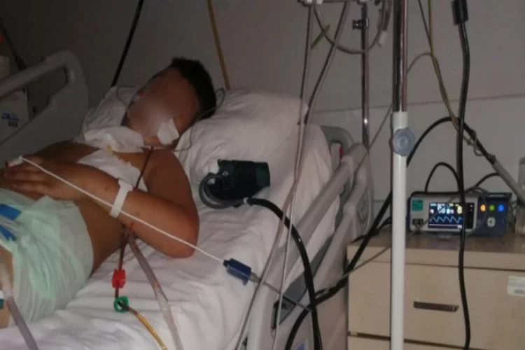 Bursa'da yeğeninin vurduğu Eren'i hastanede ziyaret eden gence satırla saldırdı!