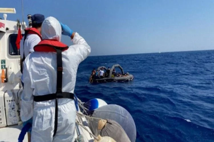 Türk kara sularına itilen yabancı uyruklu 54 kişi kurtarıldı