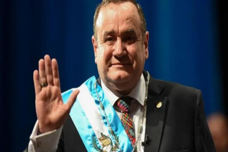 Guatemala Devlet Başkanı Giammattei koronaya yakalandı!