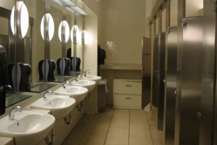 Bursa'da kadınlar tuvaletini kullanınca tazminatsız kovuldu!