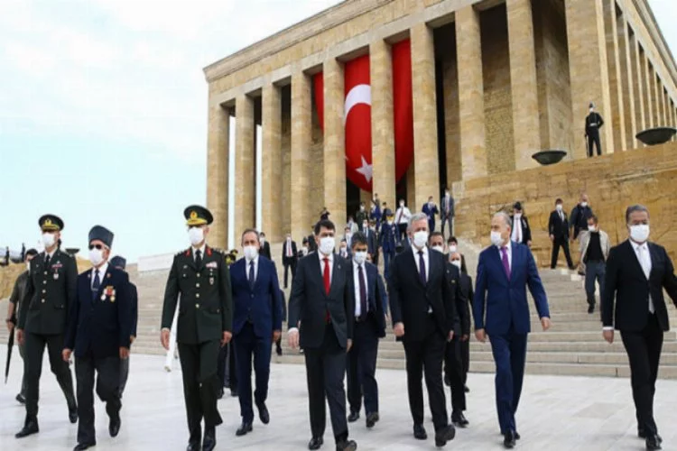 Ankara Valisi Şahin Anıtkabir'i ziyaret etti