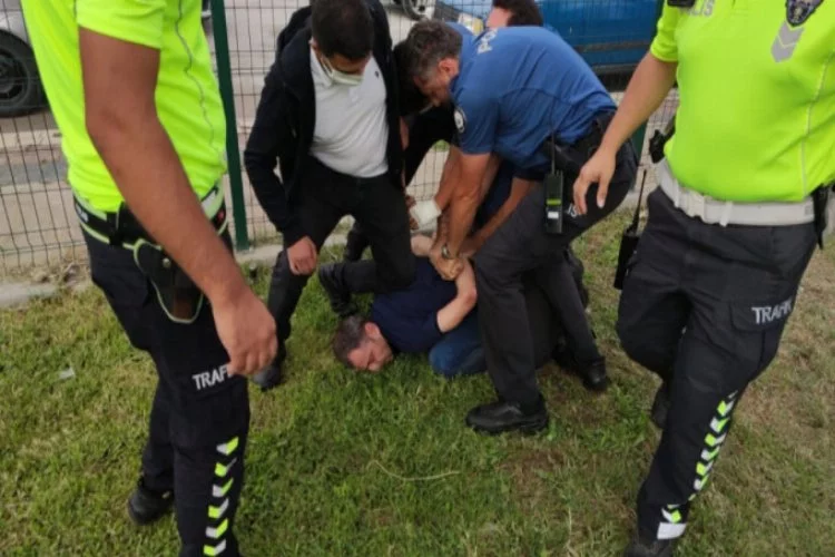 Bursa'da kazaya karışan alkollü sürücü sağlık ekiplerine saldırdı