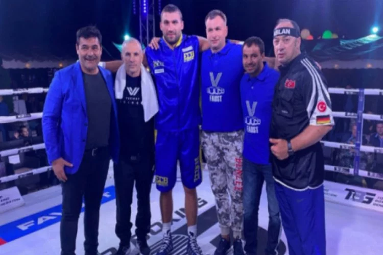 Ukraynalı boksörün yenilmezlik serisine Türk boksör son verdi