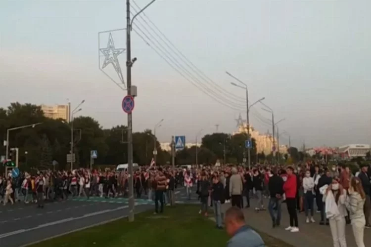 Belarus'ta sokaklar karıştı!